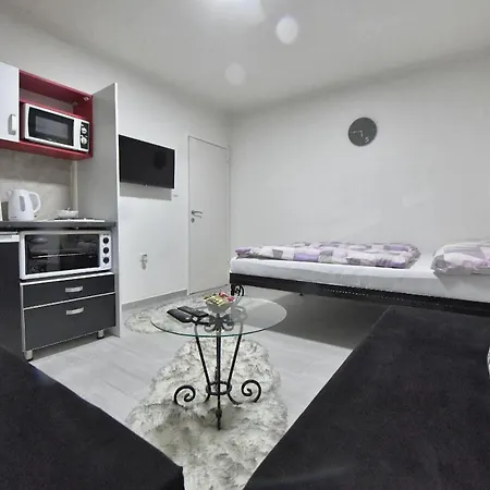 Apartman Aurora *