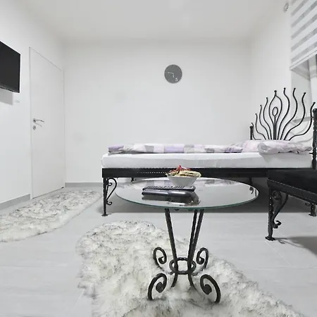 Апартаменты Apartman Aurora *